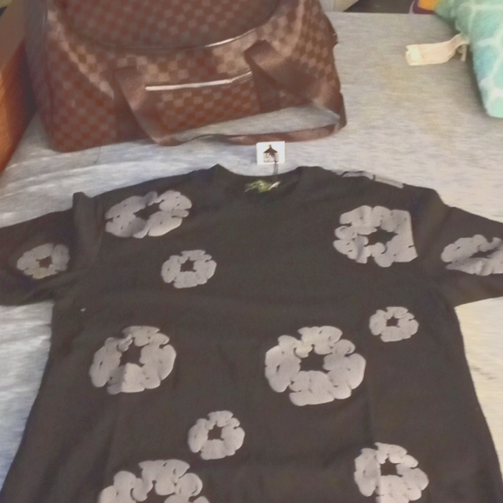 Denim tears black and grey puffed print t
